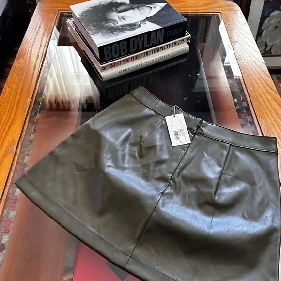 a new day Burgundy Faux Leather Mini Skirt sz XS 4 - Picture 3 of 12